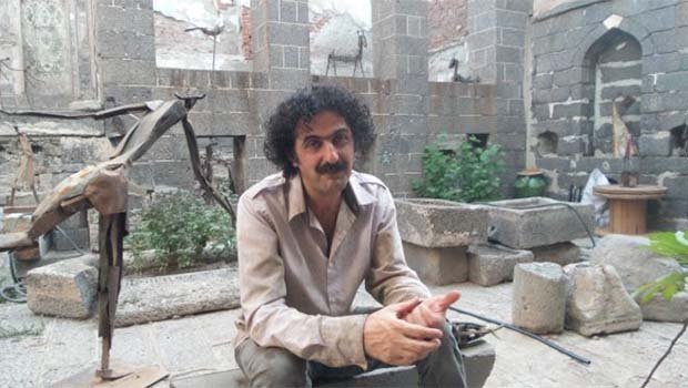 Doğu Kürdistan'lı heykeltraş Sur mağduru