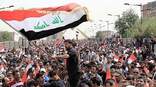 Irak karıştı! Yüzlerce kişi parlamento binasını bastı