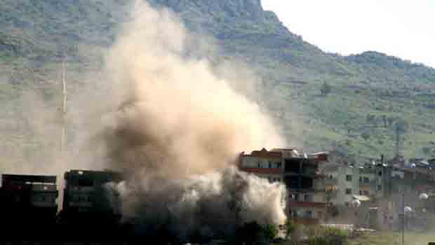 Şırnak'ta evler tank atışları altında