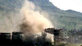 Şırnak'ta evler tank atışları altında