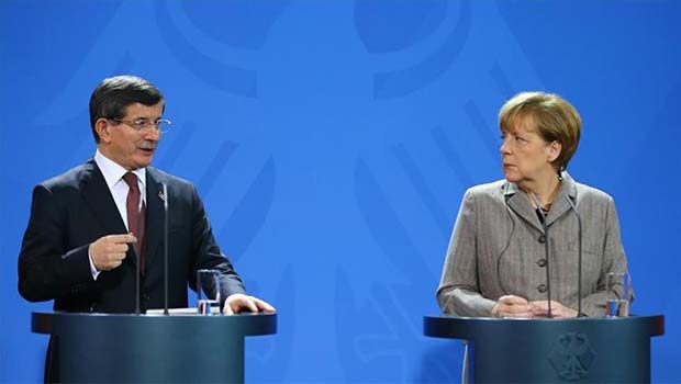 Merkel’den Davutoğlu açıklaması