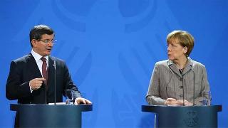Merkel’den Davutoğlu açıklaması