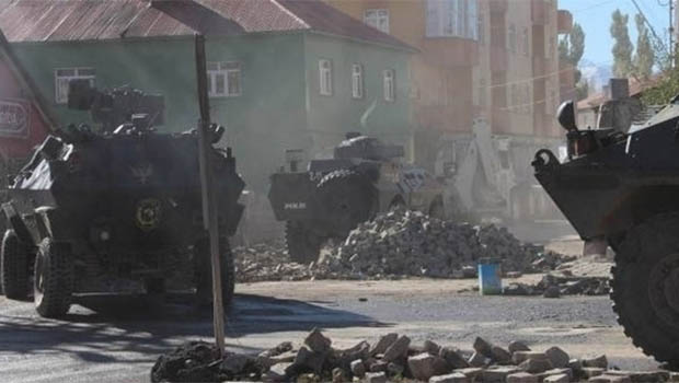 Yüksekova'da 5 bin ev yıkıldı, 100 bin insan göç etti!