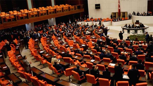 Dokunulmazlıklar kaldırıldı! 376 oyla kabul edildi!