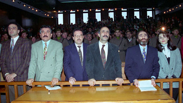 1994'ten 2016'ya. Tarih yine tekerrür mü ediyor?