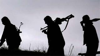 PKK'liler, iş makinelerini ateşe verip, 3 işçiyi alıkoydu