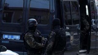 Hücre evine operasyon! Silah ve patlama sesleri geliyor