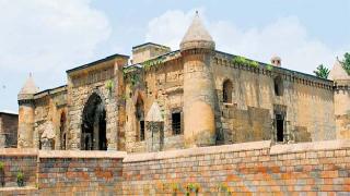 Kürtlüğün Kutsal Mekanı İçin Kan Ağlıyoruz