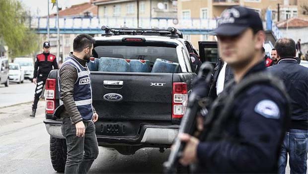 Van'da bombalı saldırı