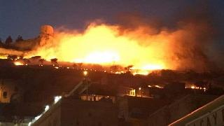 Tarihi Mardin Kalesi'nde peş peşe yangın