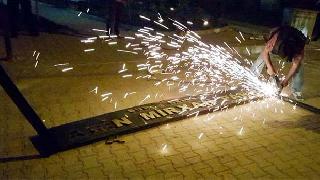 Polis, Arin Mirxan Parkının tabelasını kaldırdı