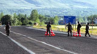 Van Gevaş'ta polise bombalı saldırı