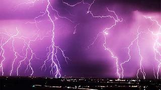 Hindistan'da yıldırım düştü: en az 79 ölü