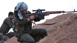 YPG’li keskin nişancılar Menbic'e girdi