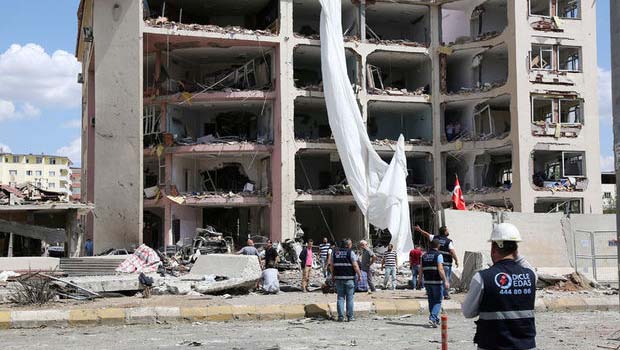 Midyat'ta bombalı saldırının ardından flaş karar