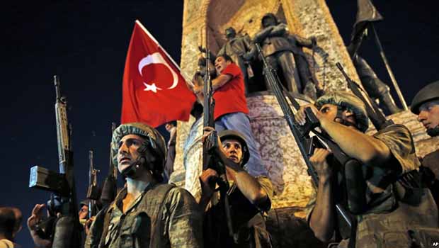 Türkiye'de darbe girişimi, Kürdistan'da Türk seviciler!