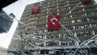 Independent: Türkiye'de kurumların içi boşaltılıyor