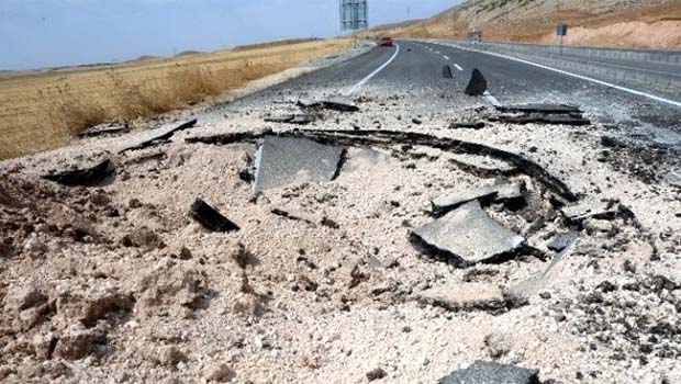 Siirt'te korucuları taşıyan aracın geçişi sırasında mayın patladı