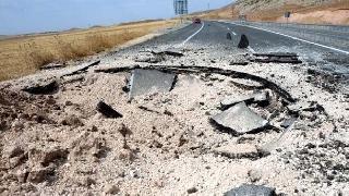 Siirt'te korucuları taşıyan aracın geçişi sırasında mayın patladı