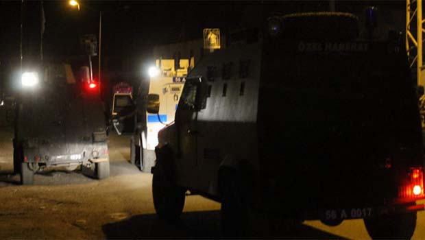 Siirt'te askeri aracın geçişi sırasında patlama