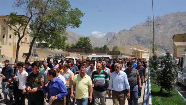 Hakkarililer üzgün, Yüksekovalılar mutlu