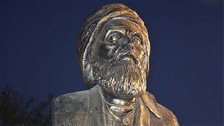 Kürt şair Nali'nin heykeli Süleymaniye'de törenle açıldı