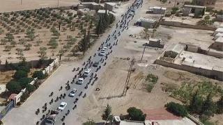 Menbic'te sivilleri kalkan yapıp kaçmışlar