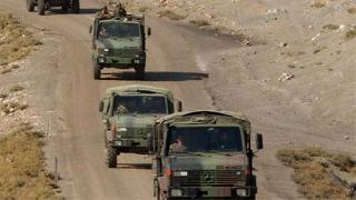 Askeri aracın geçişi sırasında patlama