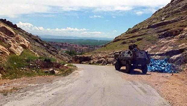 Bitlis’te askeri aracın geçişi sırasında patlama