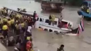 Taylandlı Müslümanları taşıyan feribot battı en az 13 ölü