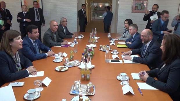 Demirtaş'tan Kürtçe ve Türkçe dileği