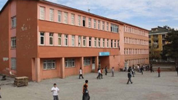 Sözlesmeli Öğretmen: Adın Biryar değil Ramazan olsun