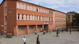 Sözlesmeli Öğretmen: Adın Biryar değil Ramazan olsun