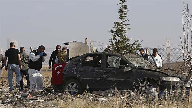 Ankara'da iki kişi polis operasyonunda kendini patlattı