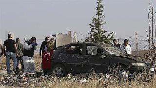 Ankara'da iki kişi polis operasyonunda kendini patlattı