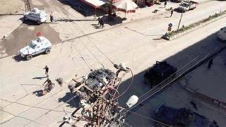 Yüksekova'da polis aracından ateş açıldı: 4 ölü