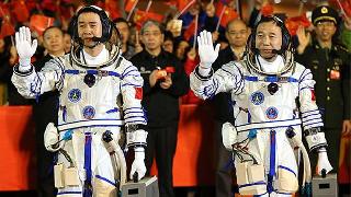 Çin'in 'en uzun' uzay görevi başladı