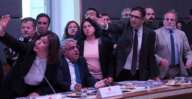 Türk Parlamentosu'ndan Ayrılma Zamanı Gelmedi mi?