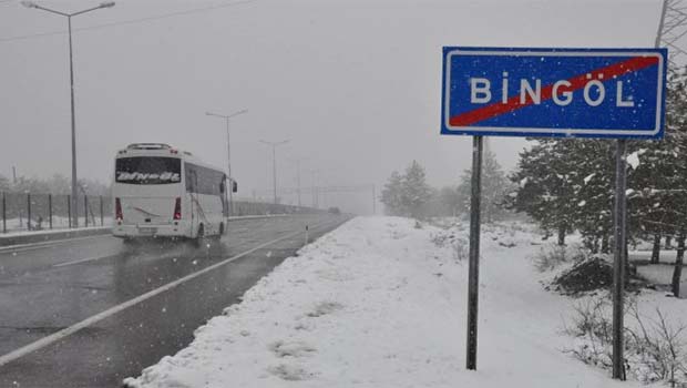 Bingöl'de kar yağışı nedeniyle 278 köy yolu ulaşıma kapandı