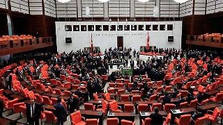 TBMM'de Kürtçe Bilinmeyen dil olarak tutunaklara geçti