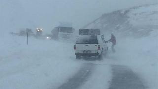 Tendürek Dağı geçidinde yol kapandı