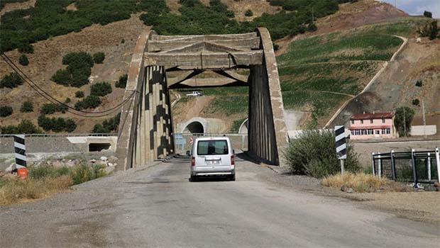 Dersim- Pülümür- Erzincan karayolu çift yönlü kapatıldı