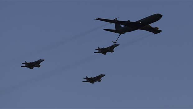 İsrail jetleri Şam'da havalimanını vurdu