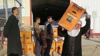 Barzani Yardım Vakfı'nda Dîbeg Kampı'ndaki göçmenlere yardım