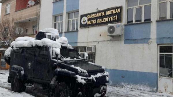 Bitlis'te üç belediye başkanına gözaltı
