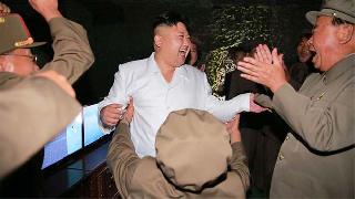 Kim Jong-Un alkolü fazla kaçırıp, komutanları ağlatmış!