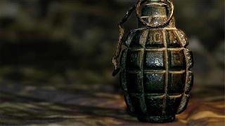 Van'da bir eve el bombalı saldırı