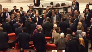 Anayasa değişikliği teklifinin 9, 10 ve 11'inci maddeleri de kabul edildi