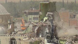 Yıkımın devam ettiği Nusaybin’de bir cenaze bulundu