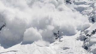 İtalya'da depremlerden sonra çığ felaketi